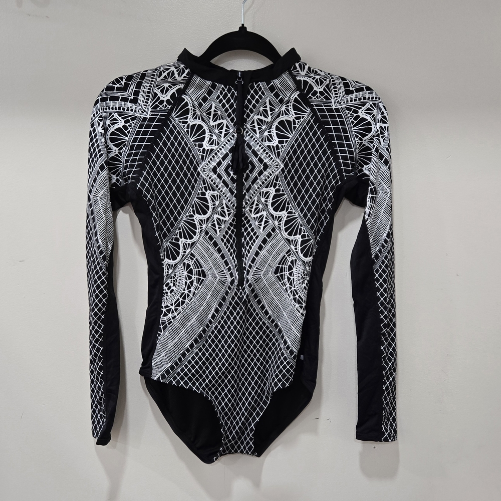 Beach House Sport Black and White Geometric Long Sleeve Swim Suit Size 8